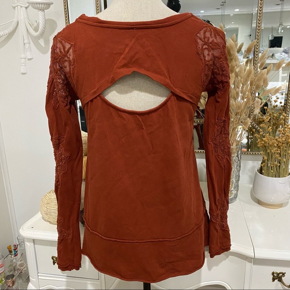 Free People Floral Lace Details Pullover Sweatshirt Top Open Back Sz XS Orange - Picture 4 of 13
